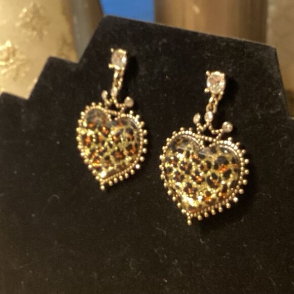 Faux Tortoise Shell Gold Tone Earrings. - Picture 3 of 7